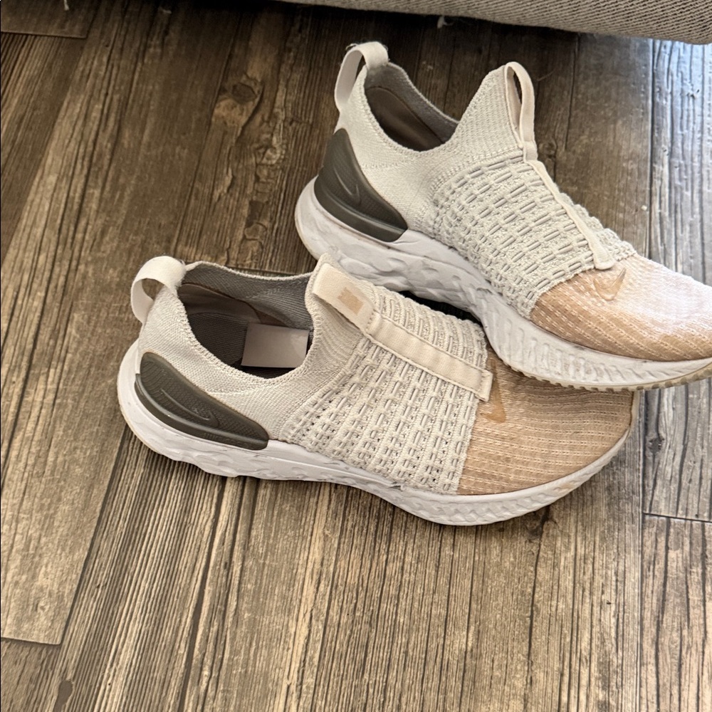 Nike Women's Sneakers in White and Tan